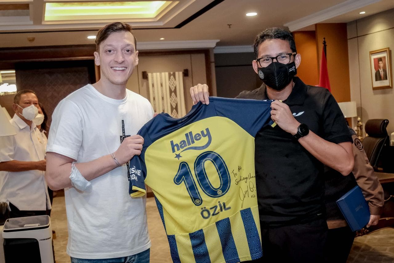 Menparekraf: Footballer Mesut Ozil Opens Opportunities for Indonesian Brands to Collaborate with World Stars
